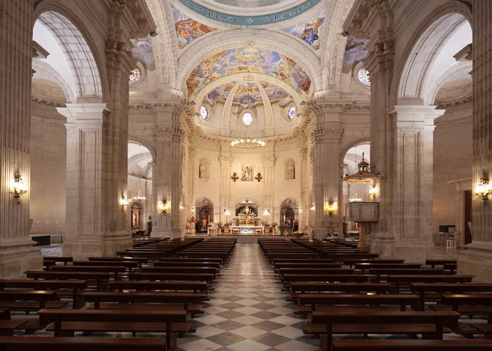 Azul y blanco, la bas�lica de la Pur�sima
