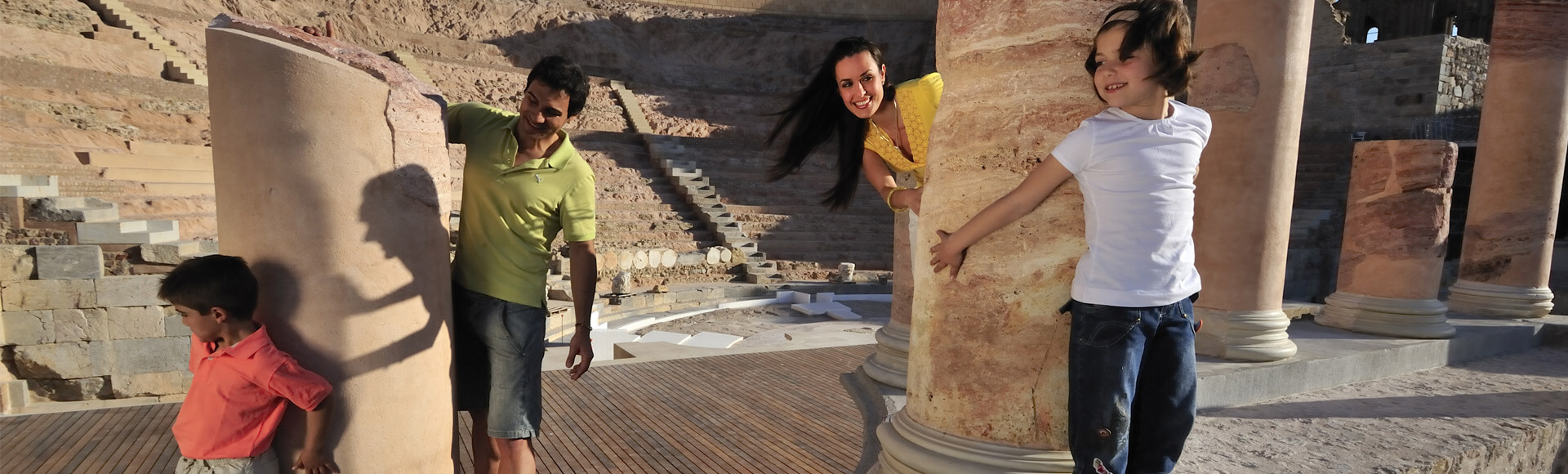 Culture with your family Cartagena