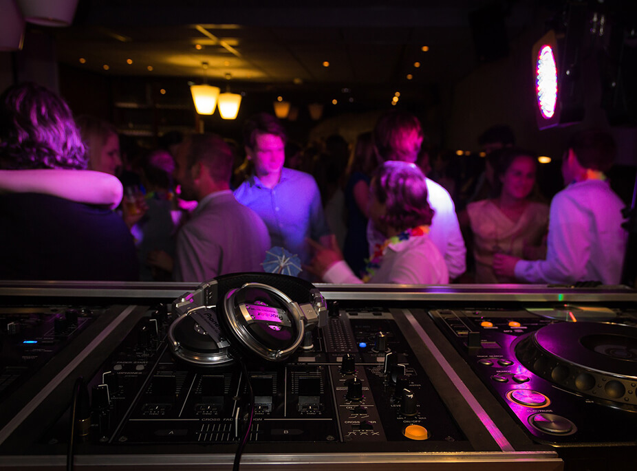 OUVERT JUSQU'AU LEVER DU SOLEIL