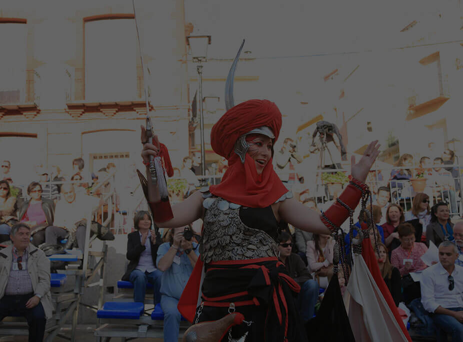 THE CROSS AND THE CRESCENT