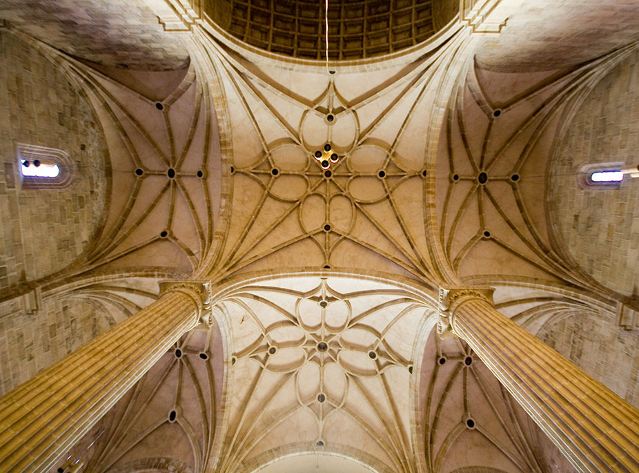 THE PILLARS OF THE EARTH