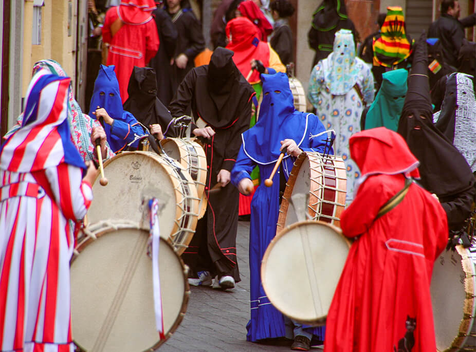 THE DRUMS ARE RUMBLING