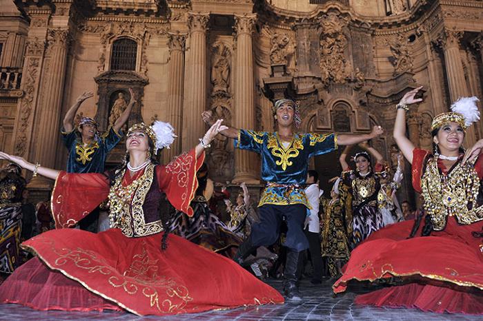 FESTIVAL INTERNACIONAL DEL FOLKLORE EN EL MEDITERR�NEO