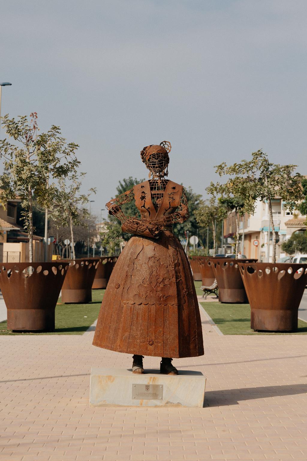 MONUMENTO AL GRUPO DE COROS Y DANZAS MAR MENOR
