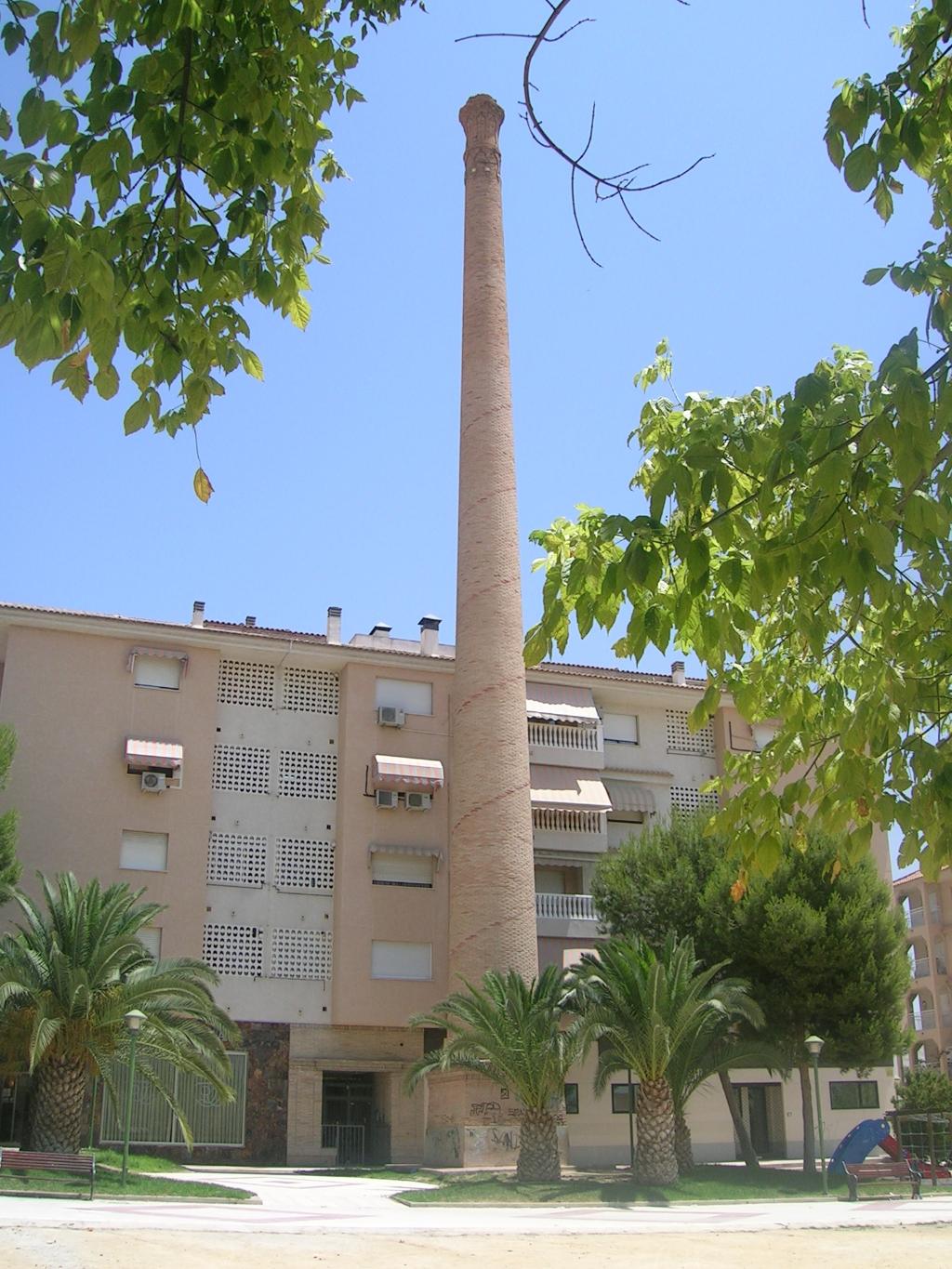 CHIMENEA DE LA PLAZA DE LA CER�MICA