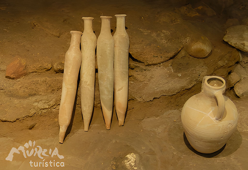 MUSEO ARQUEOL�GICO Y FACTOR�A ROMANA DE SALAZONES