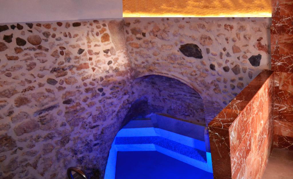 BA�OS EL POZO (BA�OS TERMALES)