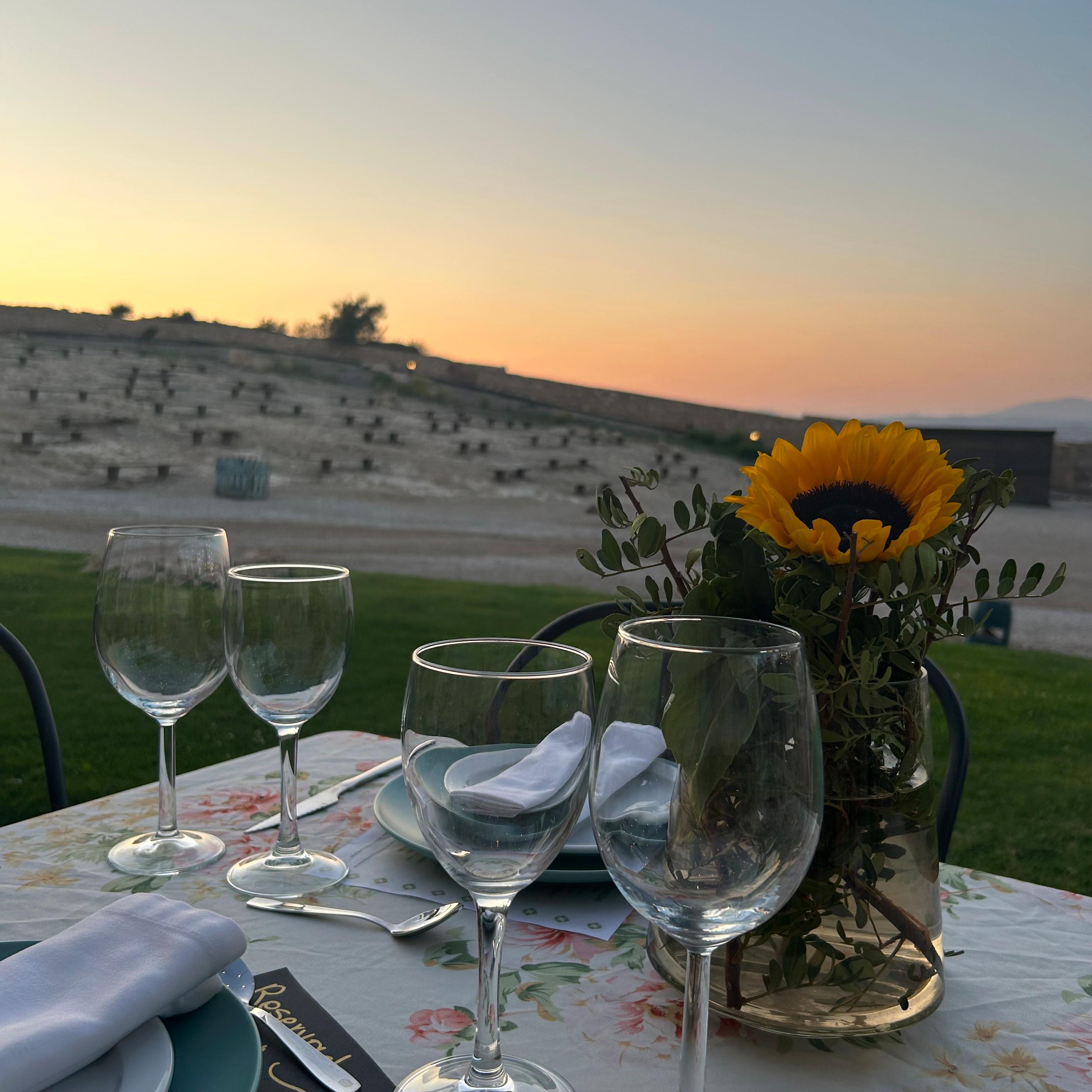 CENA EN LAS CABALLERIZAS DEL CASTILLO DE LORCA CENA EN LAS CABALLERIZAS DEL CASTILLO DE LORCA